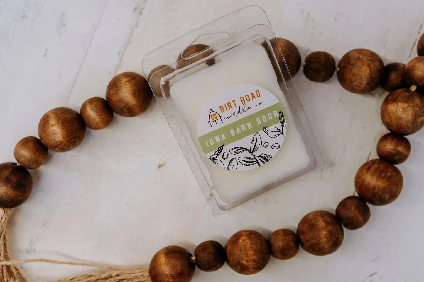 Iowa Barn Door Wax Melt — Sandalwood, Cedarwood, Amber & Hay (10-12 hr burn/cube)