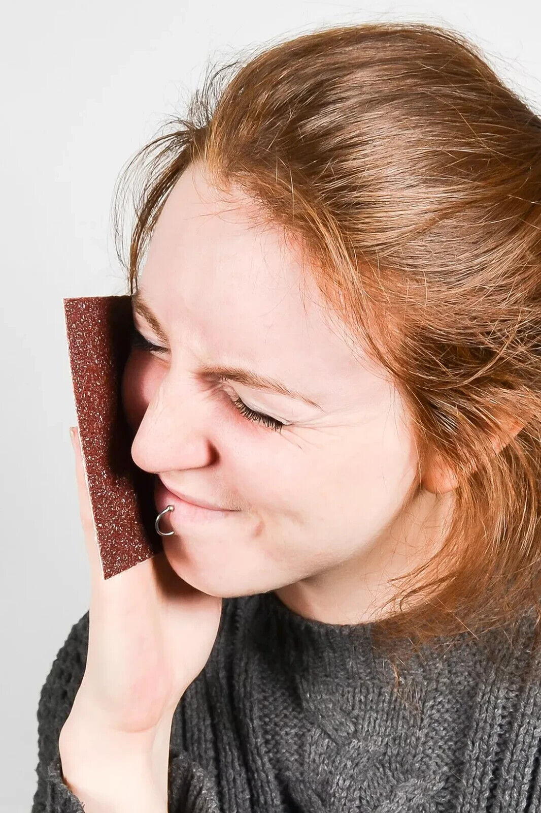 🧓 Senior Citizen Wrinkle Remover – Hilarious Gag Gift (Yes, It’s Sandpaper!)