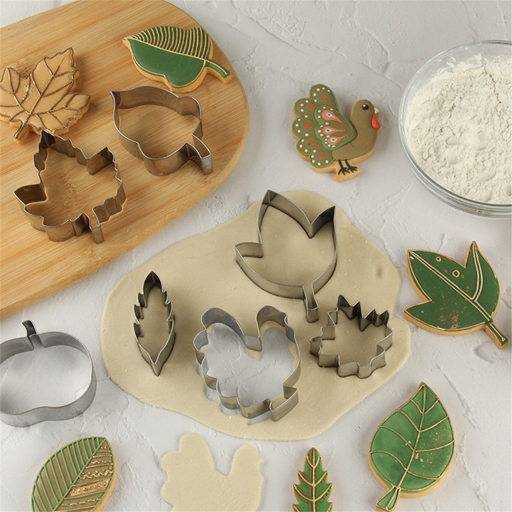 12Pcs / Set Cookie Cutters 430 Stainless Steel Biscuits Baking Mold (BPA-Free, No FDA)