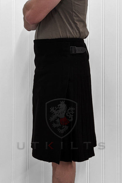 Traditional Kilt – Premium 6–8 Yard Wool, Solid Black