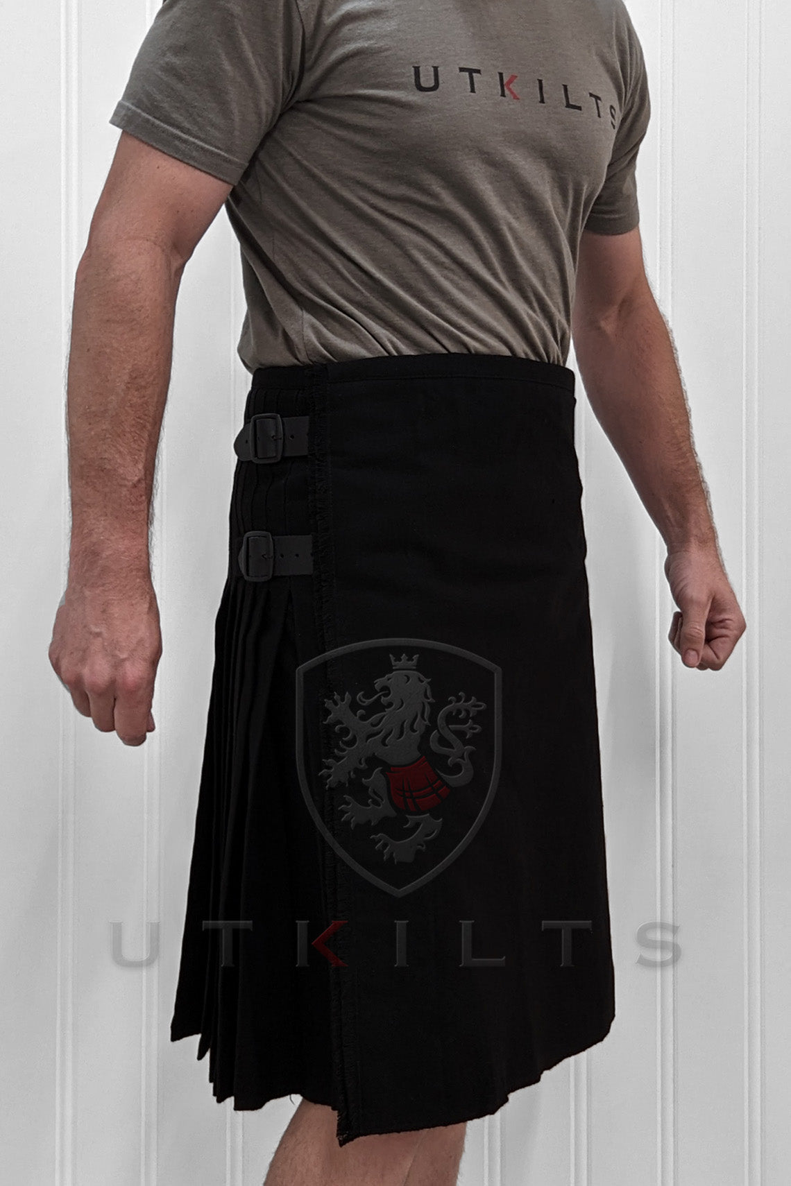 Traditional Kilt – Premium 6–8 Yard Wool, Solid Black