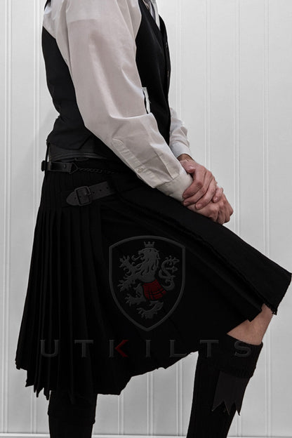 Traditional Kilt – Premium 6–8 Yard Wool, Solid Black