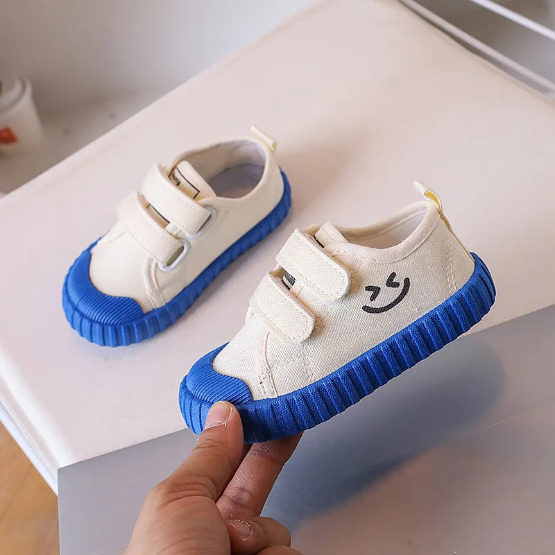 Flexible Smiley Face Canvas Shoes