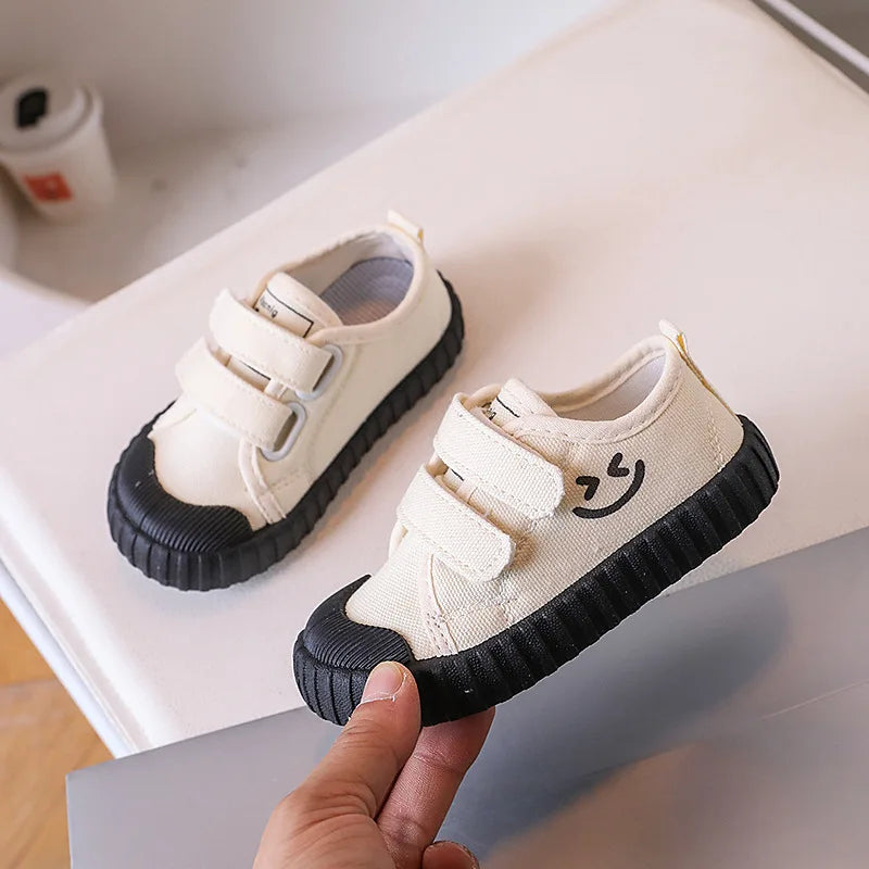 Flexible Smiley Face Canvas Shoes