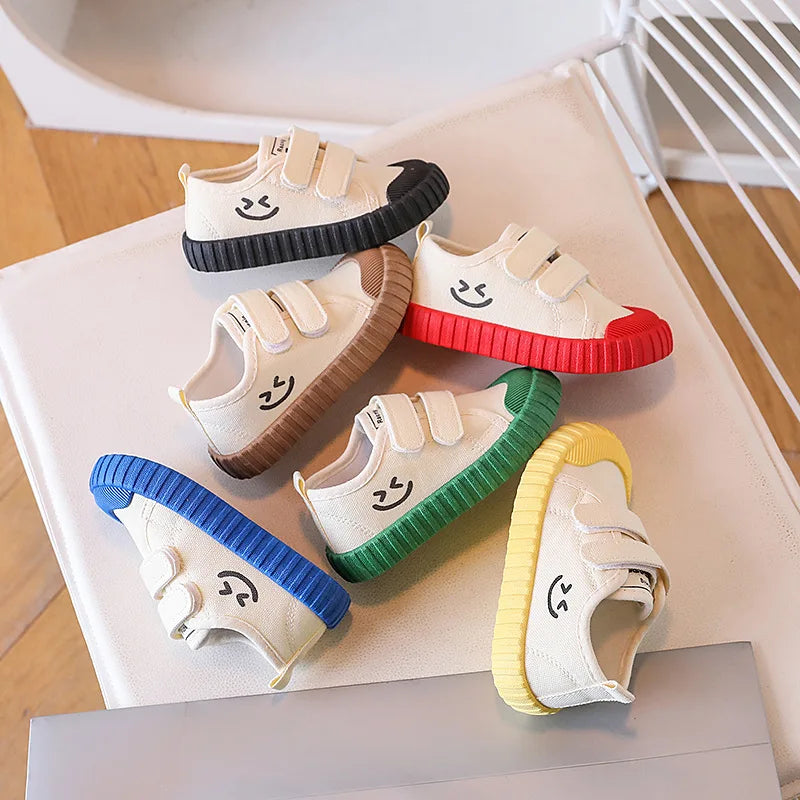 Flexible Smiley Face Canvas Shoes