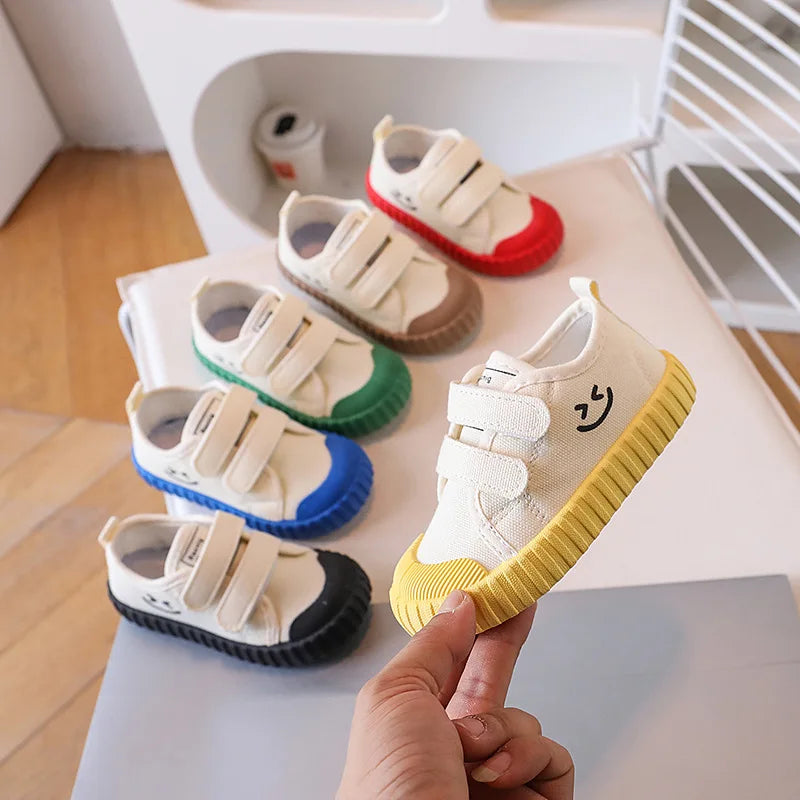Flexible Smiley Face Canvas Shoes