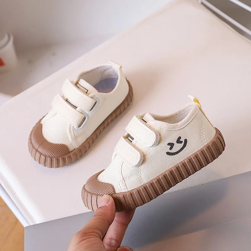 Flexible Smiley Face Canvas Shoes