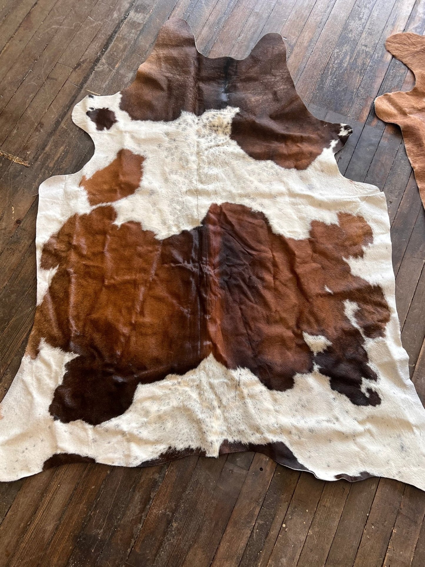 Genuine Brazilian Cowhide Rug — 6.5 ft × 4.5 ft (Photo-Exact Hide, Free Shipping)