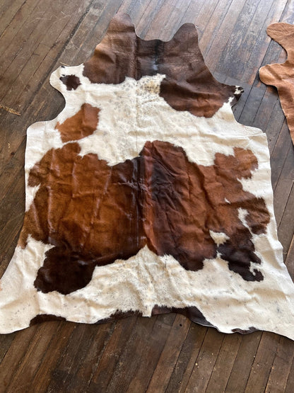 Genuine Brazilian Cowhide Rug — 6.5 ft × 4.5 ft (Photo-Exact Hide, Free Shipping)