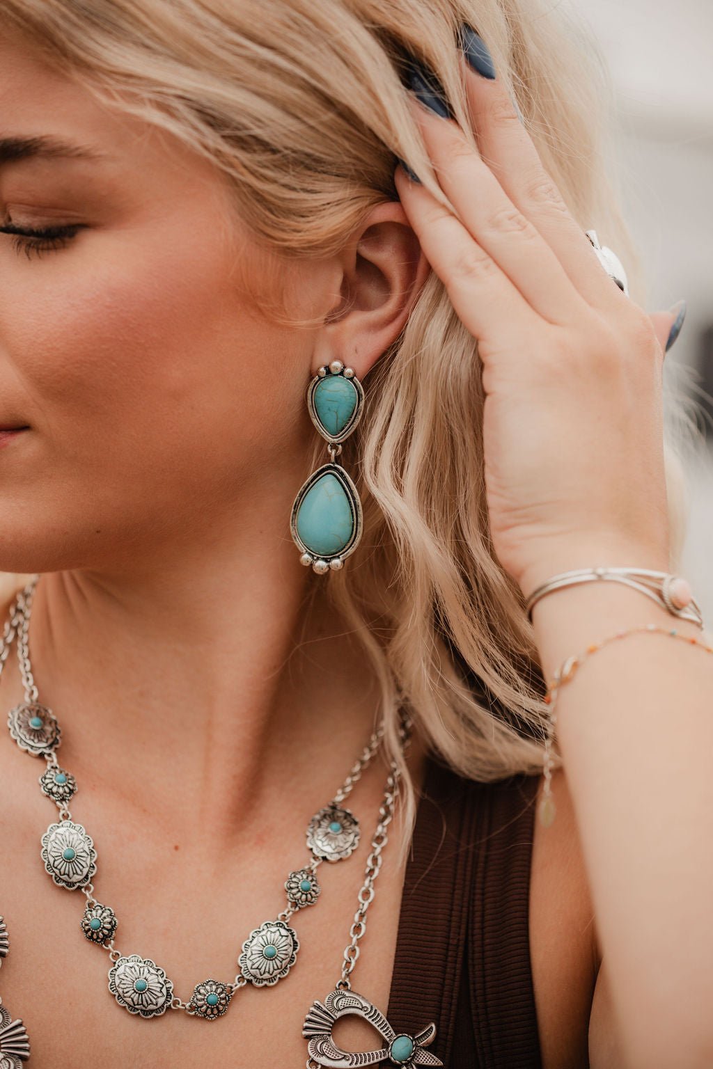 Western Linked Concho Necklace with Faux Turquoise — 18 Inch with Extender